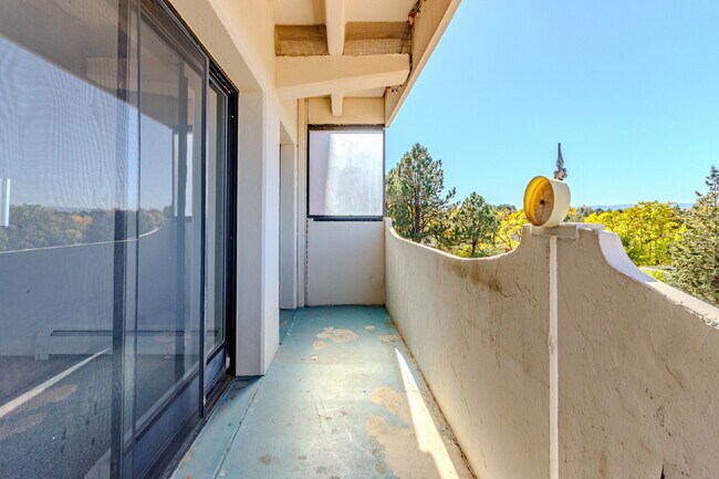 Building Photo - Three Bed / Two bath at the Cherry Creek P...