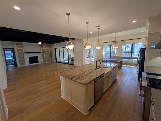 Building Photo - 913 Jamestown Ln