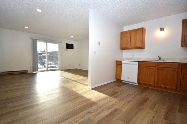 Building Photo - Great centrally located 2nd floor, 2 Bedroom 1 Bathroom apartment!