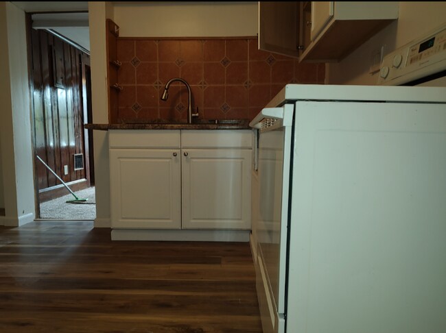 Building Photo - 3 Church St