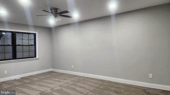 Building Photo - 4 Meadowside Ct
