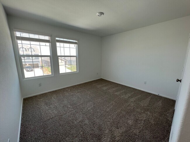 Building Photo - 300 Geode Glen