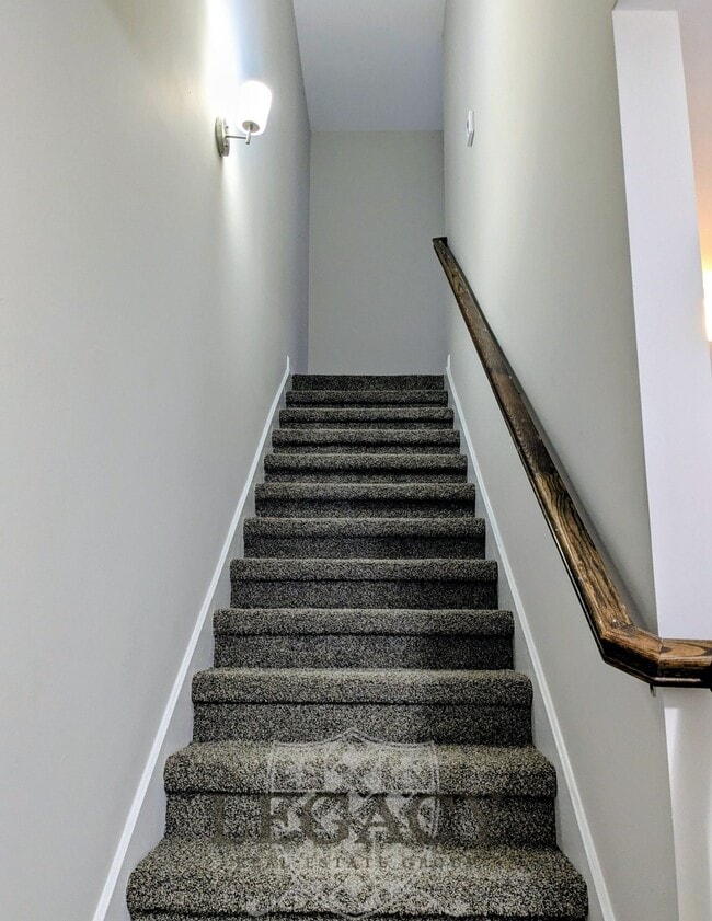 Building Photo - 612 Pippin Dr