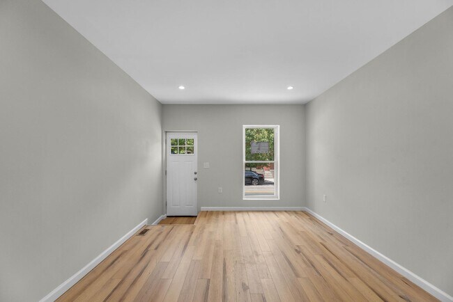 Building Photo - 146 N Ellwood Ave