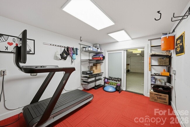 Building Photo - 1124 Dilworth Crescent Row