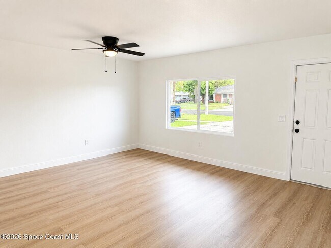 Building Photo - 1231 Mariposa Dr NE