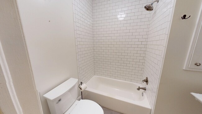 Building Photo - 345 Cloverdale Rd