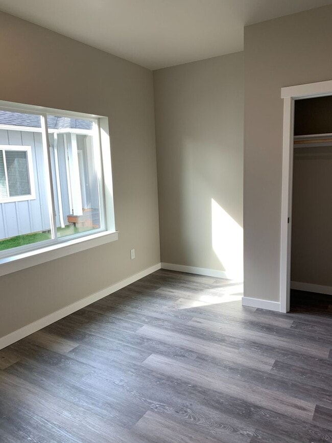 Building Photo - 668 E Street