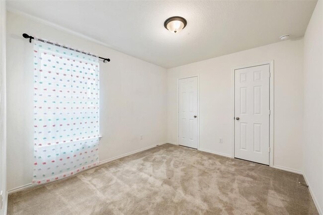 Building Photo - 704 Bailey Park Dr