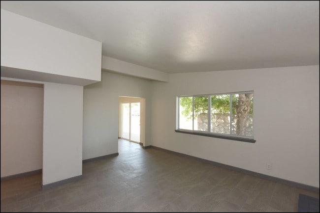 Building Photo - 10169 Dunbarton Dr