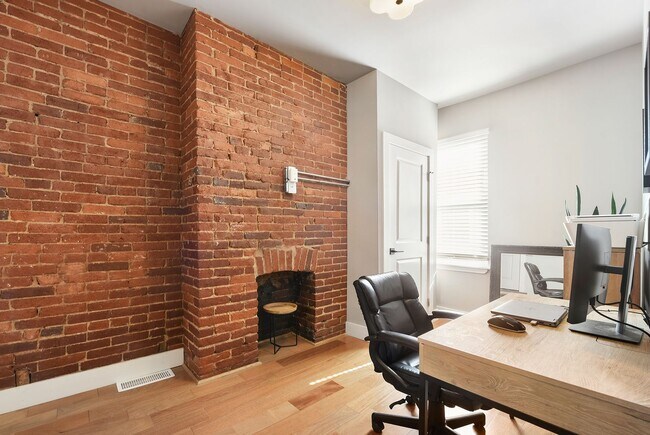 Building Photo - Completely remodeled 2 bedroom/office in Lawrenceville