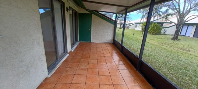 Building Photo - 519 SW Sara Blvd