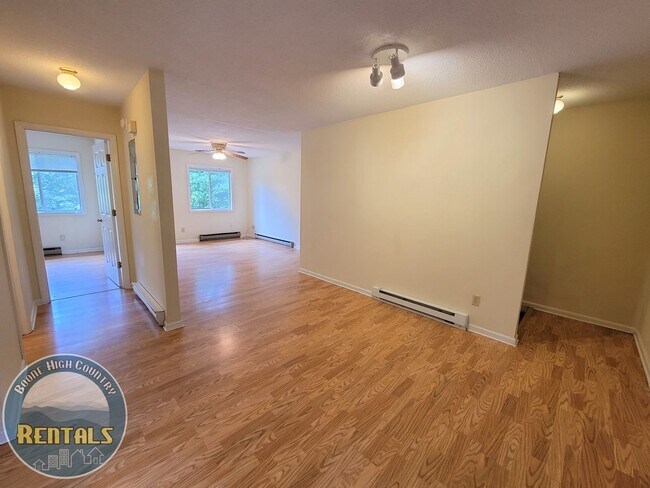 Building Photo - 323 Mountain Aire Ln