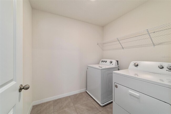 Building Photo - 8741 SW 45th Ct