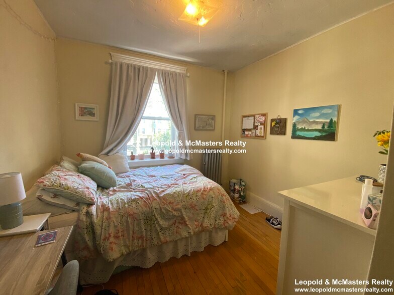 Building Photo - 138 Davis Ave