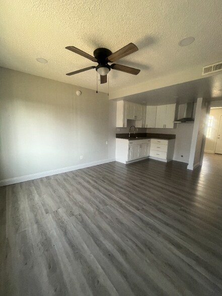 Building Photo - 1156 W 39th St