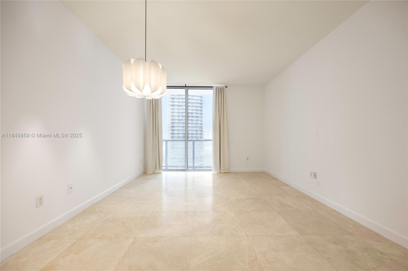 Building Photo - 1060 Brickell Ave