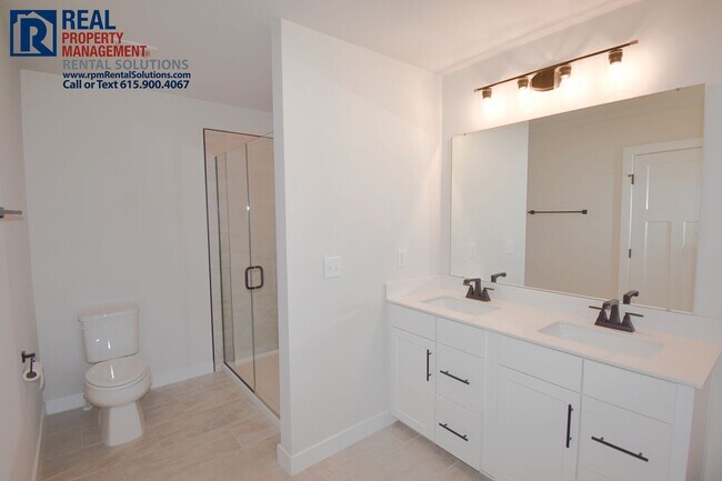 Building Photo - Amazing, modern and spacious home! 4 bd, 2...