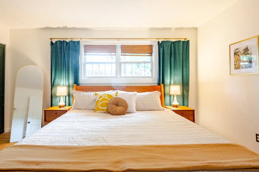 Bedroom (King) - 807 W Trinity Ave, Unit 128