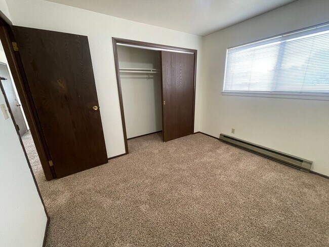 Building Photo - Convenient Florida Road Condo