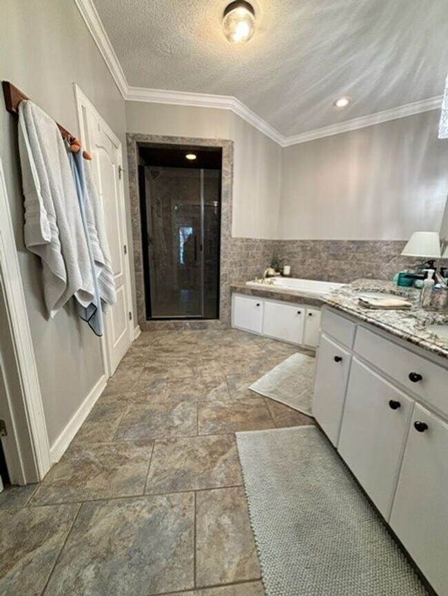 Building Photo - Beautiful home in Lake Park