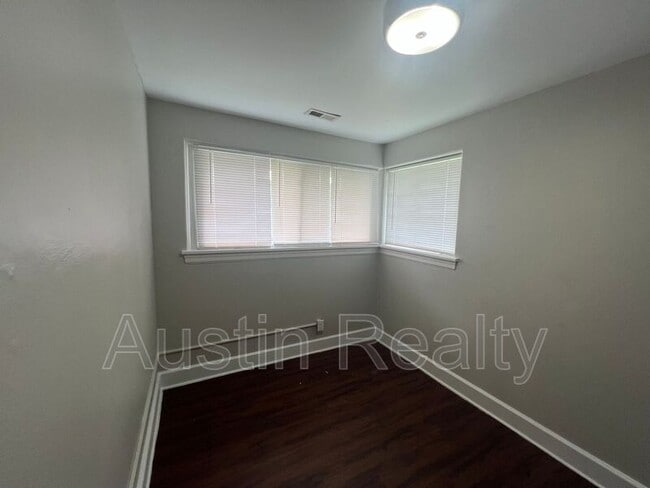 Building Photo - 8713 Maryknoll Ave