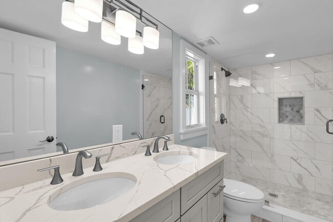 Building Photo - 1420 Petronia St