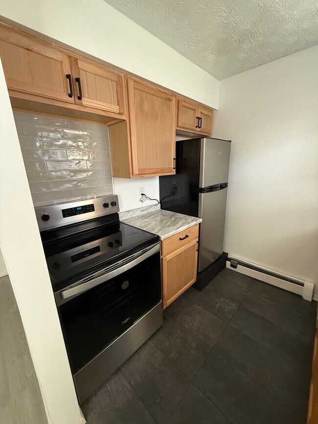 Building Photo - 5008 West Blvd