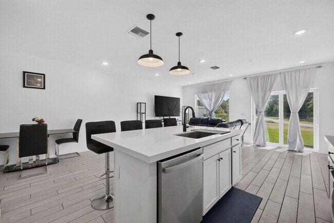 Building Photo - 608 Waters Edge Ln