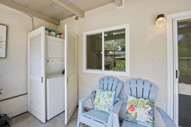 Building Photo - 23732 Hillhurst Dr