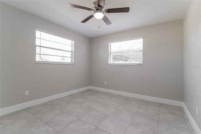 Building Photo - 2844 Oak Lea Dr
