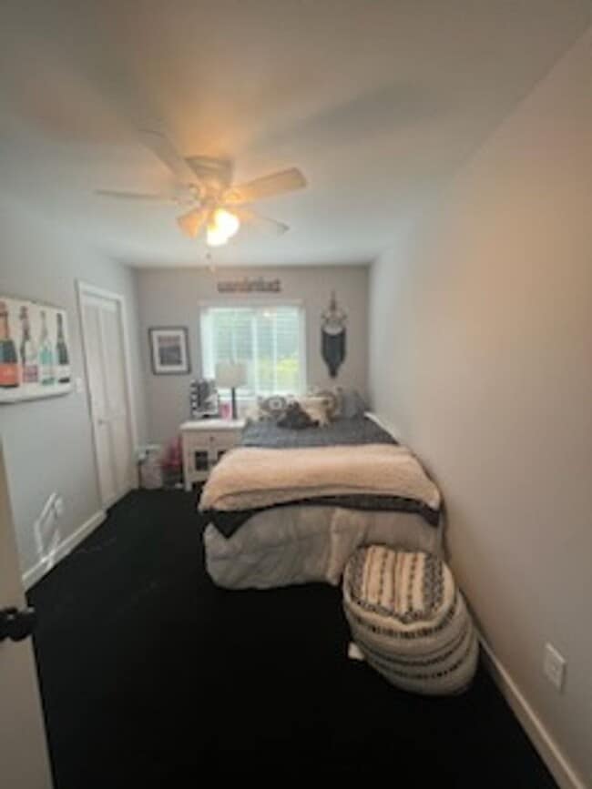 Building Photo - 2 bedroom 2.5 bath in College Town!! Walk to stadium! Available August 2026