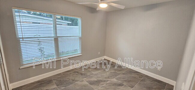 Building Photo - 1120 Lincoln Terrace