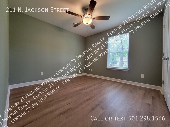 Building Photo - 211 N Jackson St