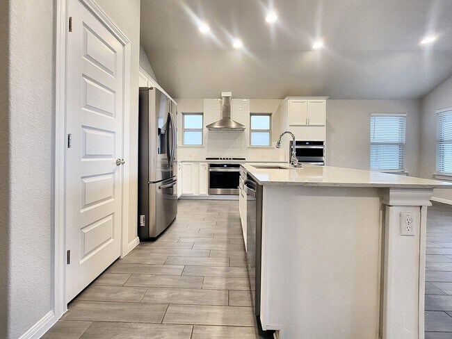 Building Photo - Beautiful Solar-Powered 4BR / 2BA Home – Big Backyard & Modern Kitchen