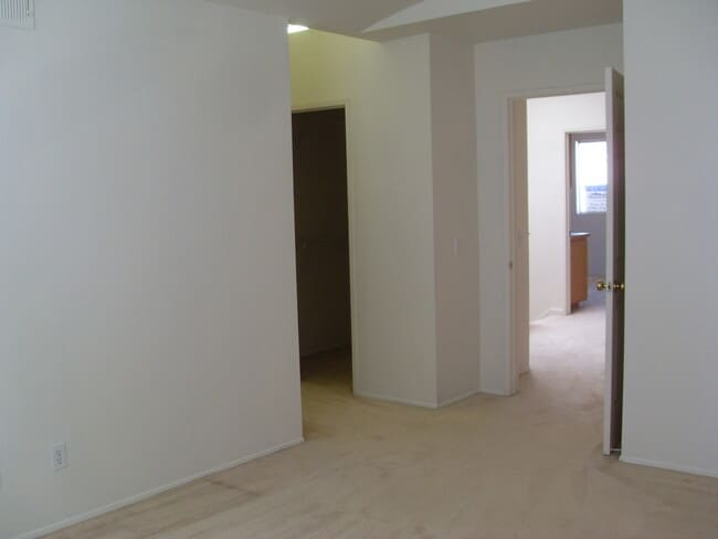 Building Photo - 2 BR / 2.5 BA 1420SQFT Chula Vista Apartment