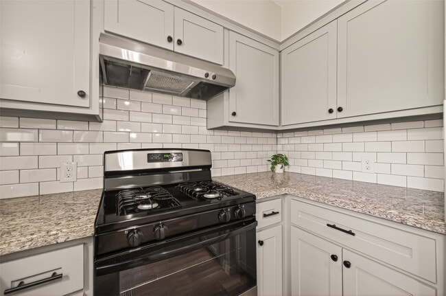 Building Photo - 1203 Bernard Ave