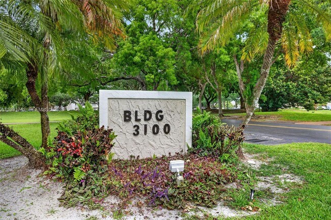 Building Photo - 3100 W Rolling Hills Cir