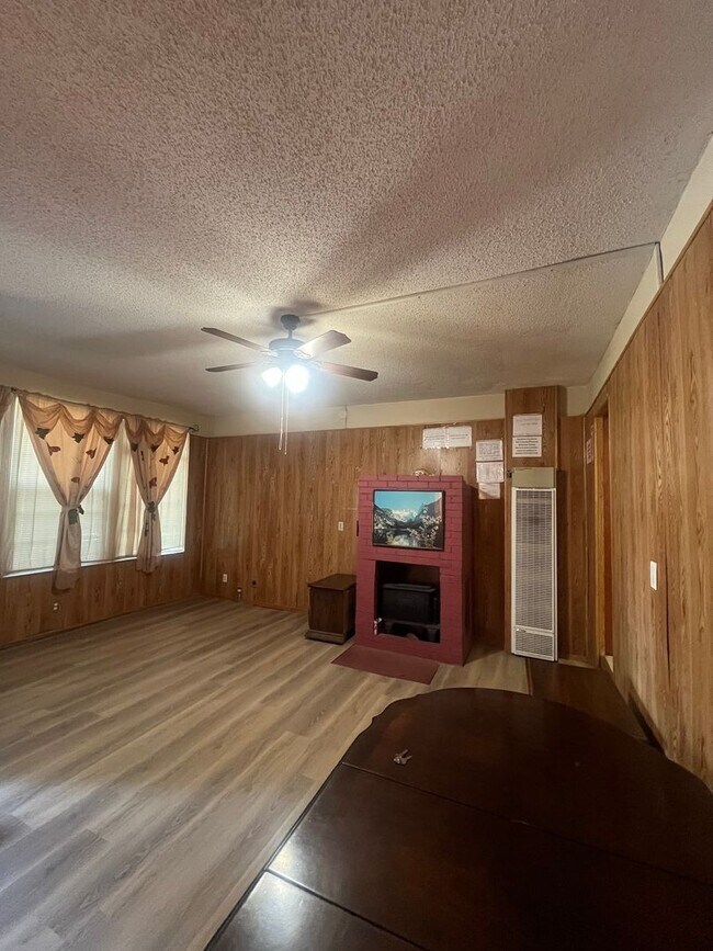 Building Photo - Cozy Crestline Cabin