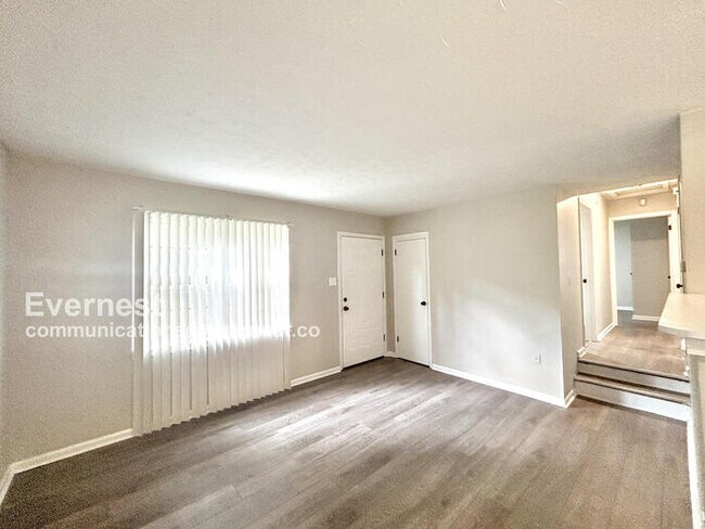 Building Photo - 4624 Sunnybrook St