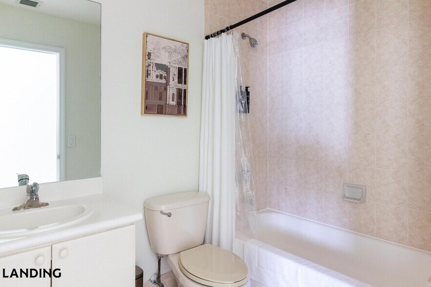 Building Photo - 1140 SE 24th Rd