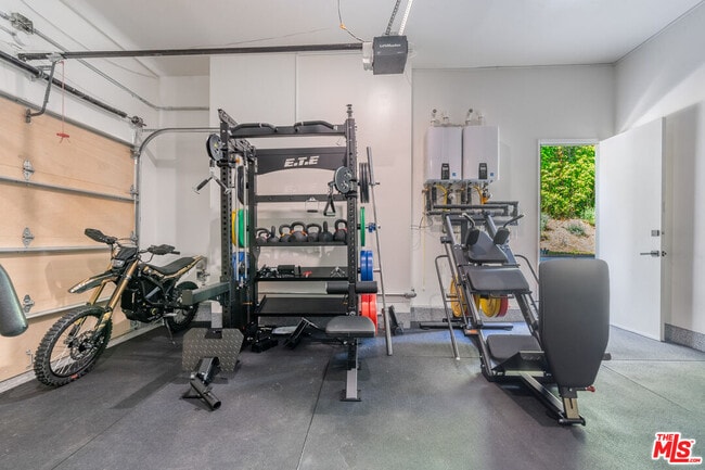 Building Photo - 12001 Crest Ct