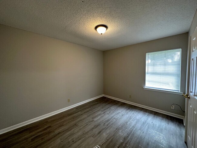 Building Photo - 2825 Shenandoah Dr