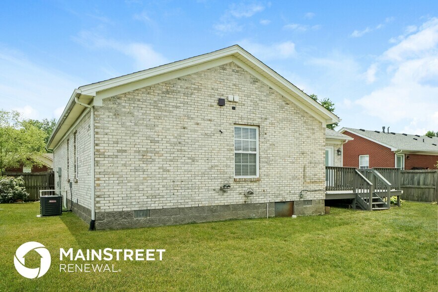 Building Photo - 313 Drake Dr