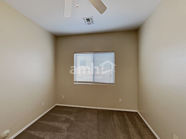 Building Photo - 850 W Vineyard Plains Dr