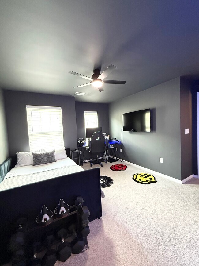 Building Photo - 410 Oakstone Trl