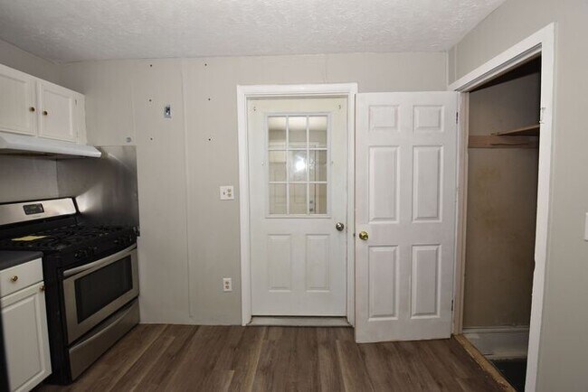 Building Photo - Mishawaka North-east 2 bedroom and 1 bath home on a large lot