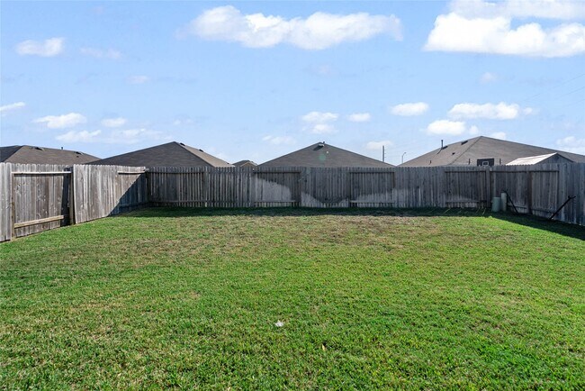 Building Photo - 21611 Flowering Gdn Ln