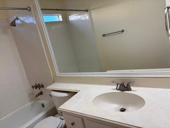 Building Photo - 16806 Ashmoor Way