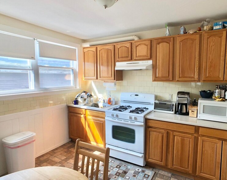 Primary Photo - 19 Allston St